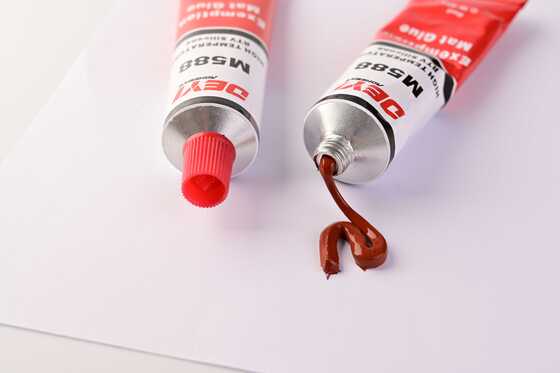 Industri Grade M588 Suhu Tinggi Neutral RTV Gasket Maker Sealer Merah untuk aplikasi penyegelan yang efektif dan tahan lama